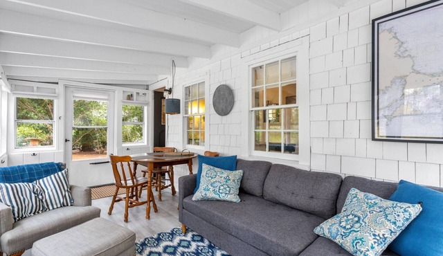 Historic Cottage on White Pond, near Downtown Chatham and beaches