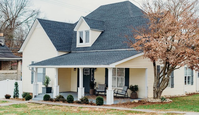 Historic Cottage Pet Friendly Downtown Sparta TN 45 Mins to 4 State Parks
