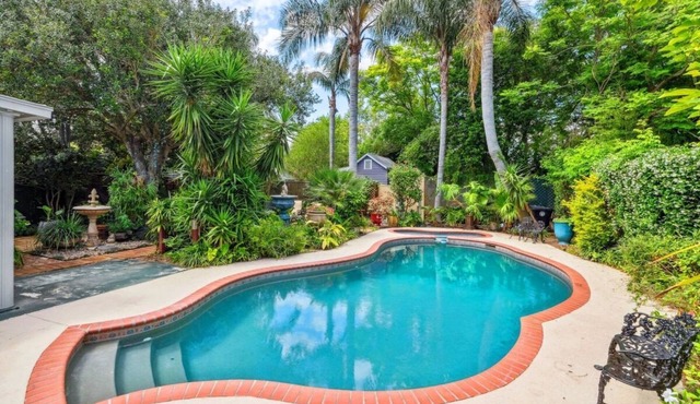 Historic Cottages, Tropical Pool, Hot Tub 9br|8ba