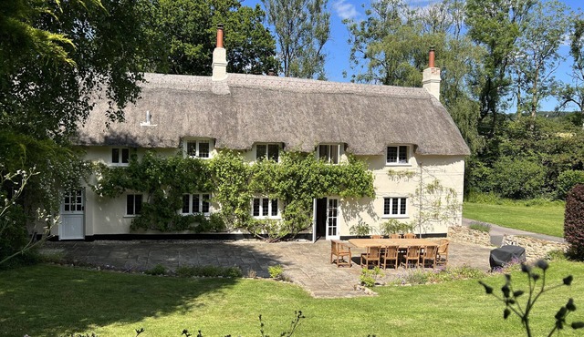 Historic Countryside Cottage and Shepherds Hut