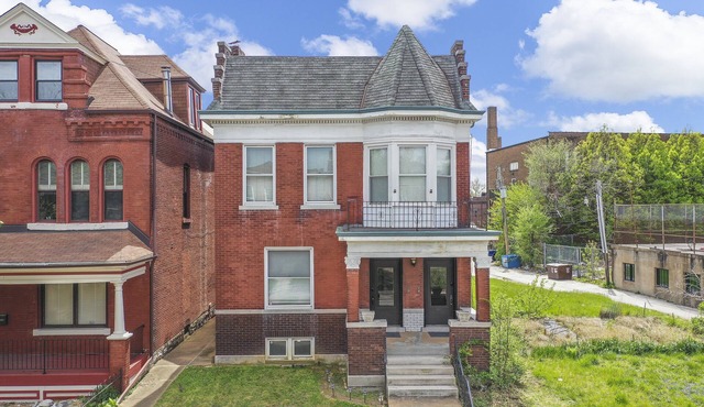 Historic Cozy Forest Park Home @ Perfect Family Getaway near Downtown