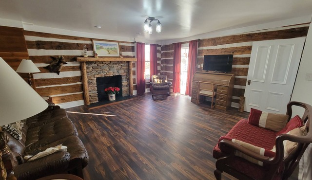 Historic Cozy Home Entire First Floor