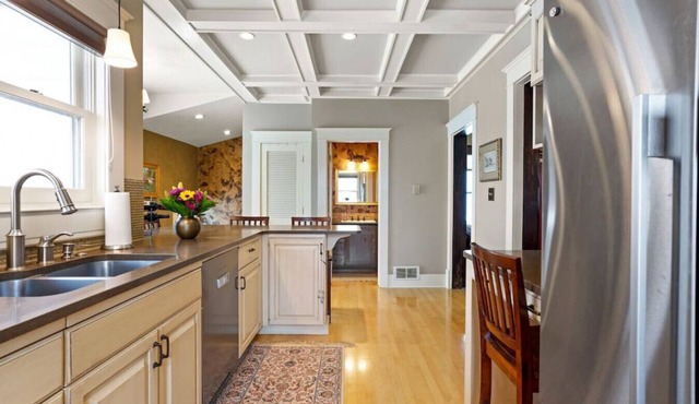 Historic Cozy Home Walkable to DT w/Pool Table