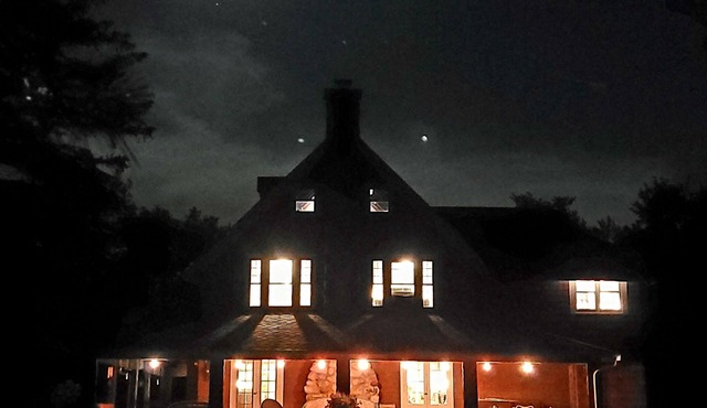 Historic Cozy Hudson Valley Mountaintop Escape Near Parks with Hot Tub