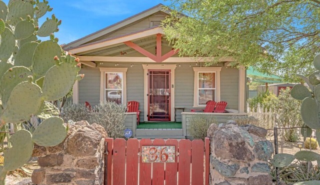 Historic Craftsman Charm | Fire Pit | Pet Friendly