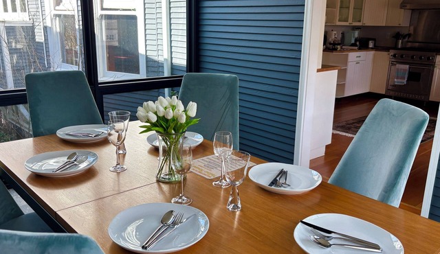 Historic Craftsman - Modern Luxury 3 bedroom near park and cafes