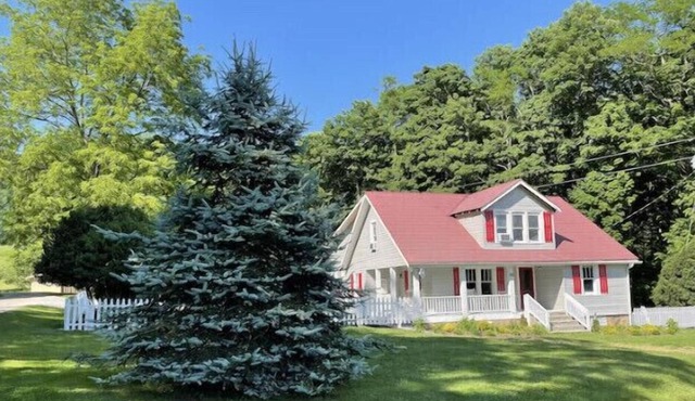 Historic Creekside Cottage