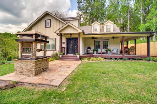 Historic Dahlonega Home with Hot Tub and Porch!