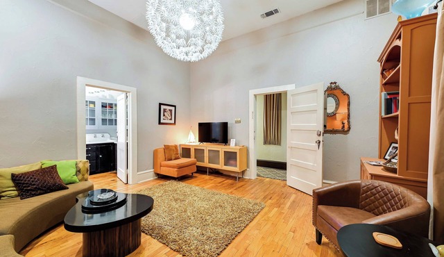 Historic Decatur Apt w/City Square Views