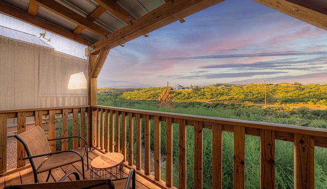 Historic Decor, Free WIFI&Parking, walking distance, Miners Cabin #4 (KING Bed)