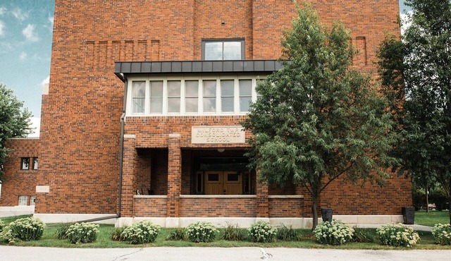 HISTORIC DESTINATION - 3 Suites/Entire Floor - Milford Schoolhouse Stays