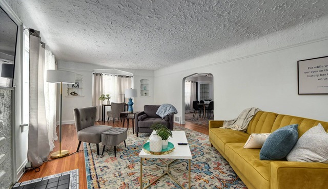 Historic District 2BR on 1st Floor near Cleveland Clinic ~ Family Friendly ~Safe