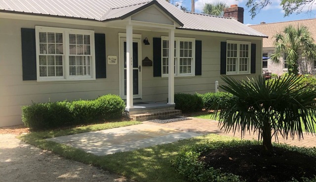 Historic District,3 bedrooms & 2 full baths, one level. Fenced backyard. Porch.