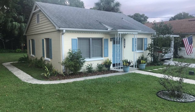 Historic District Bungalow - Easy Walk to Downtown