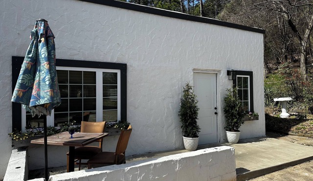 Historic District Cottage steps from Hot Springs National Park & Bathhouse Row
