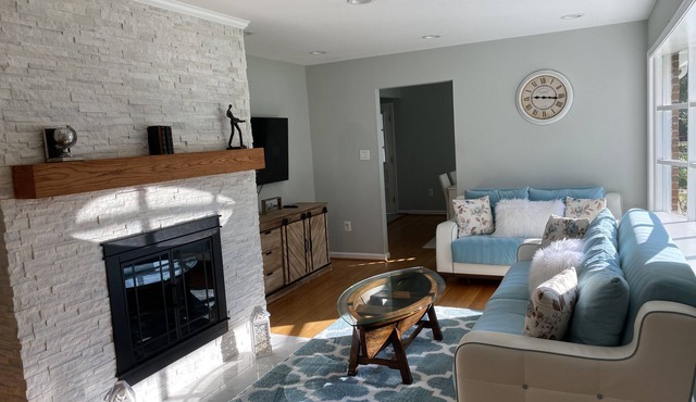 Historic District,Entire upstairs