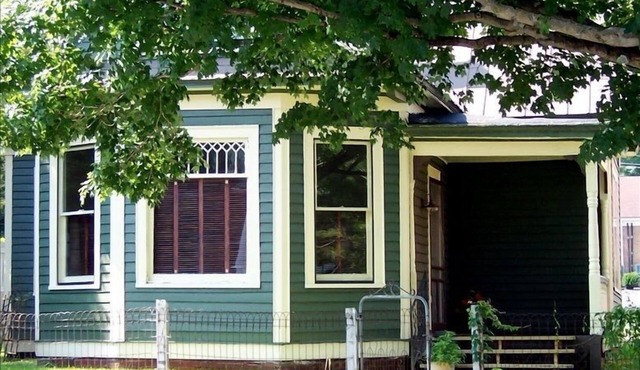 Historic District - Entire house- 4 Blocks from Creeper Trail & restaurants