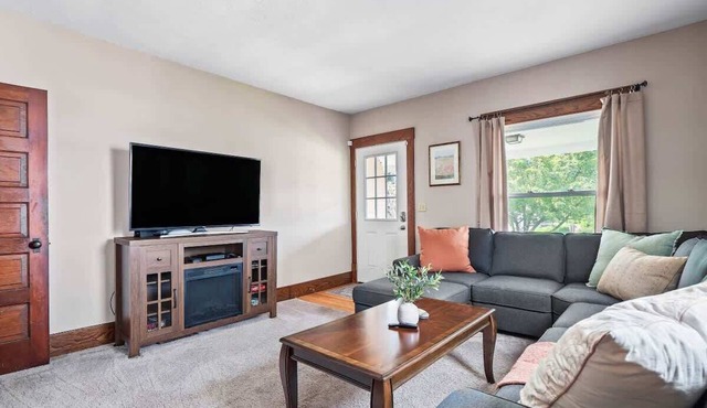 Historic District|Fully Stocked Kitchen|Sleeps 6