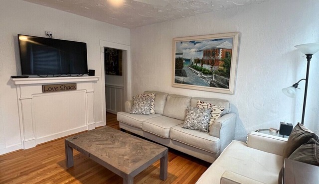 Historic district home, View of the Capital, WALK Downtown, w/Outdoor Dining!