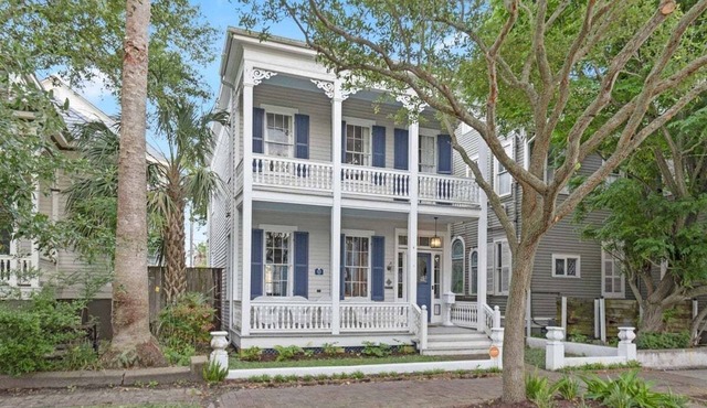 *Historic District* Hot Tub | Fire Pit