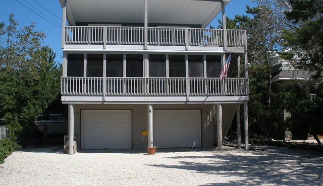 Historic District Ocean Block Lbi Duplex with free tram to the beach