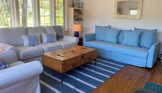 Historic District, Charming Cottage, Sleeps 10