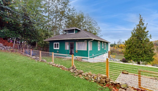 Historic, Dog‑Friendly Stay | Unique Washington Getaway