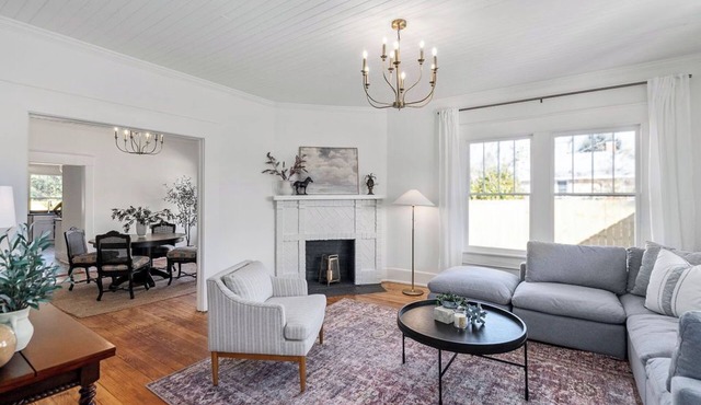 Historic Downtown - 5 Bedrooms, 7 Beds, Sleeps 10!