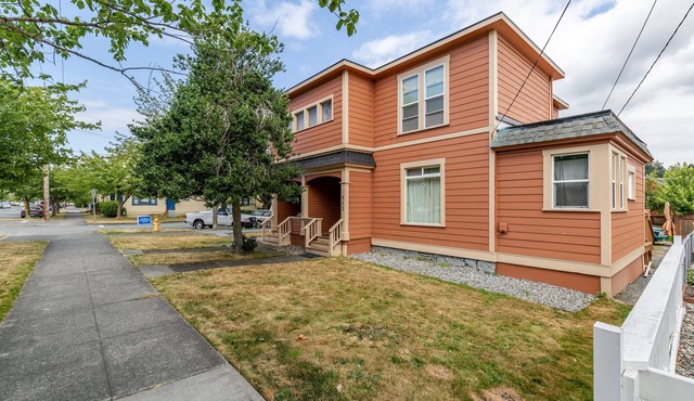 Historic Downtown Anacortes One Bedroom Apartment