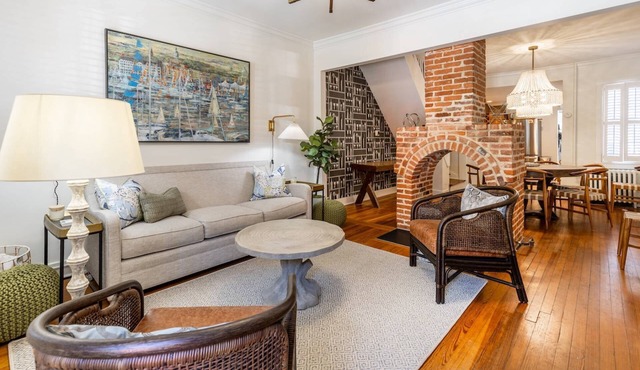 Historic Downtown Annapolis Gem Steps to USNA and Main St with Private Patio and Parking