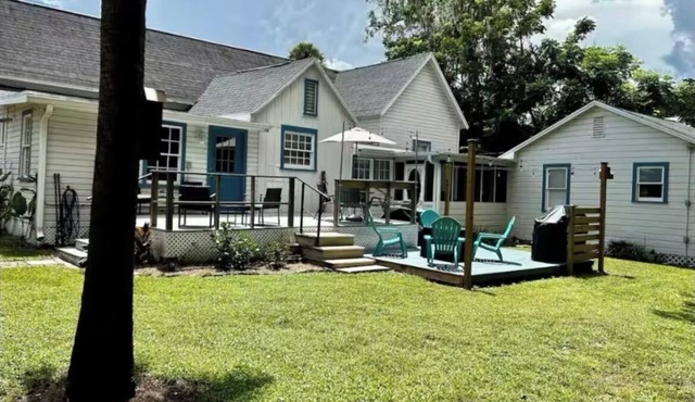 Historic Downtown Apt with hot tub-walk downtown