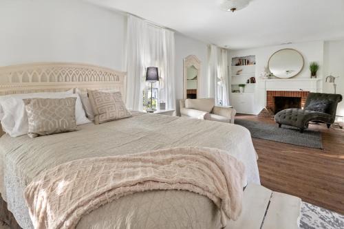 Historic Downtown Berlin Home Dog Friendly Home