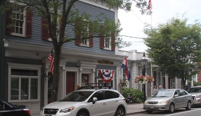 Historic Downtown Bristol Apartment