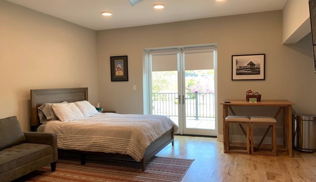 Historic Downtown Bristol Studio - Free Parking - Steps from State Street