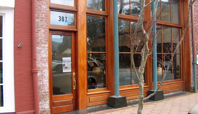 Historic Downtown Condo -2 Bedrooms