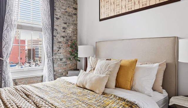 Historic Downtown - Free Parking Garage - 5 min walk OTR