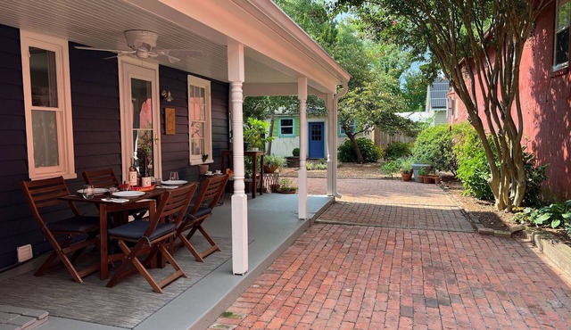 Historic Downtown Garden Oasis with Private Patio