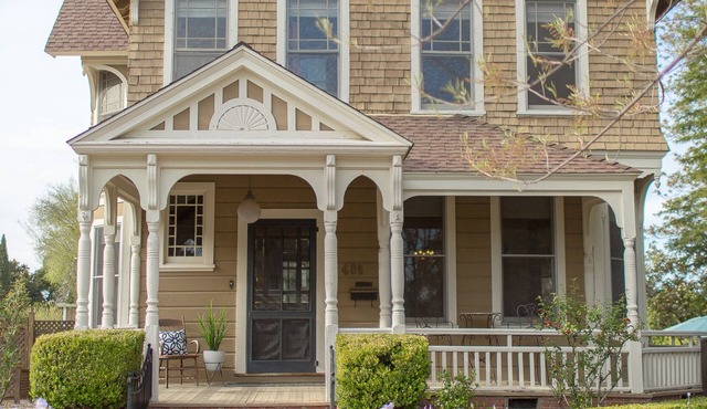 Historic Downtown House and Pool in Paso Robles Wine Country