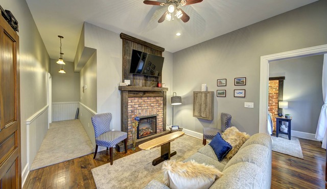 Historic Downtown Hawley Loft