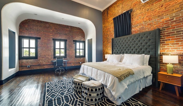 Historic Downtown Location: Marshall Studio Escape