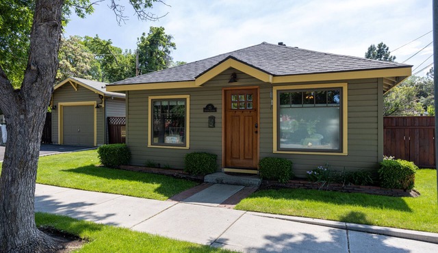 Historic Downtown Location │Heart of Bend │Walk Everywhere │Hot Tub │High Demand