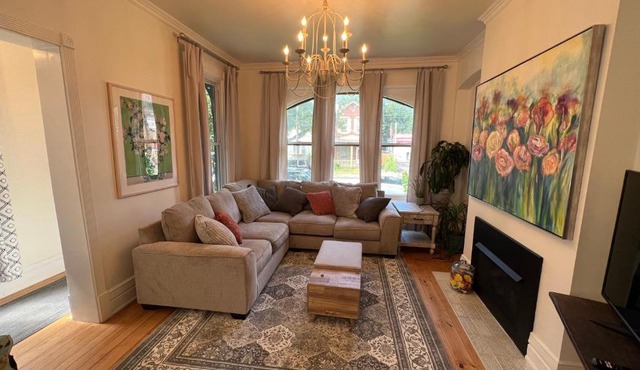Historic Downtown Ludlow Townhouse