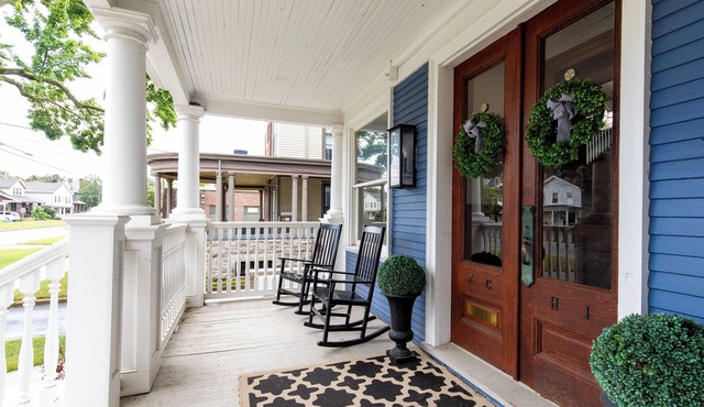 Historic Downtown Luxury - Walk to Waterfront