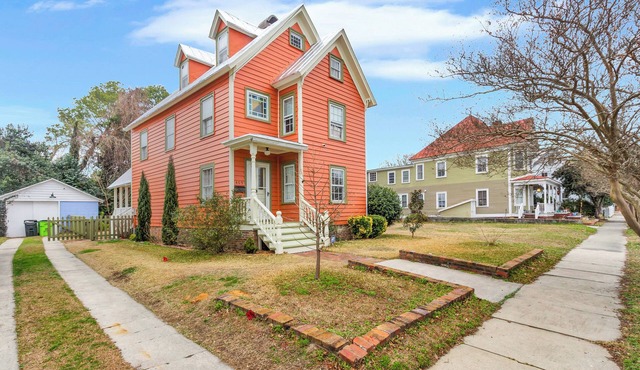 Historic Downtown New Bern 3-Bed Home – Fenced Yard, Pet-Friendly & Parking!