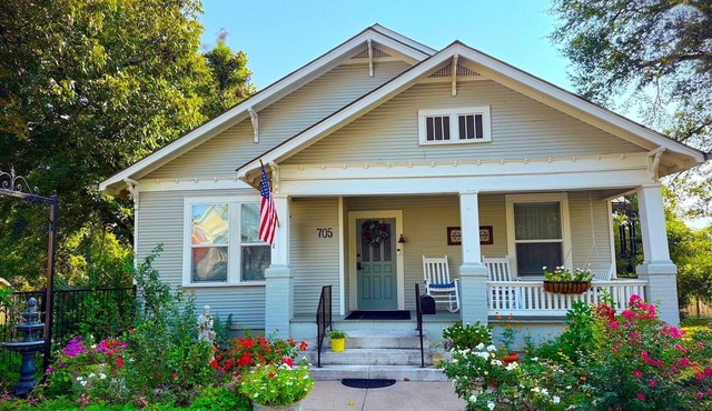 Historic, Downtown, Private Entrance and Bath