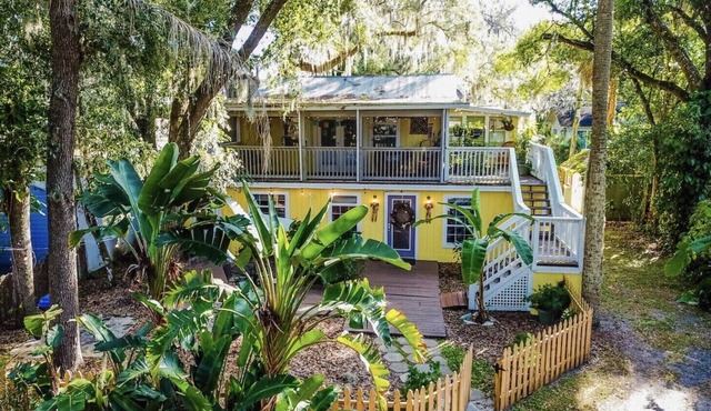 Historic Downtown Sanford Sunshine Cottage with Tree Top Suite!