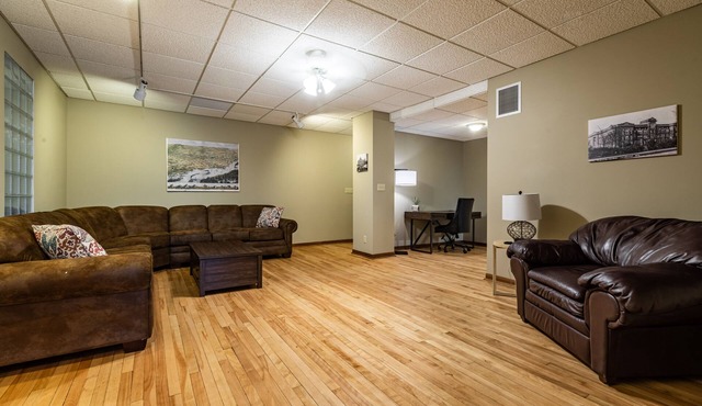 Historic Downtown Top Floor 2BR Apartment