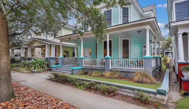 Historic Downtown Victorian Home Near Forsyth