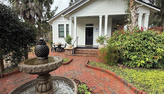 Historic Duckpond Home Walk to Downtown & UF 3BDR