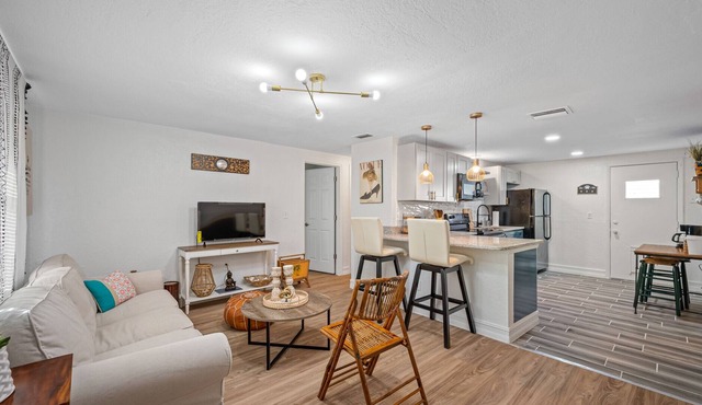 Historic Duplex with Fenced Yard and Ample Parking in Palmetto's Downtown Gem